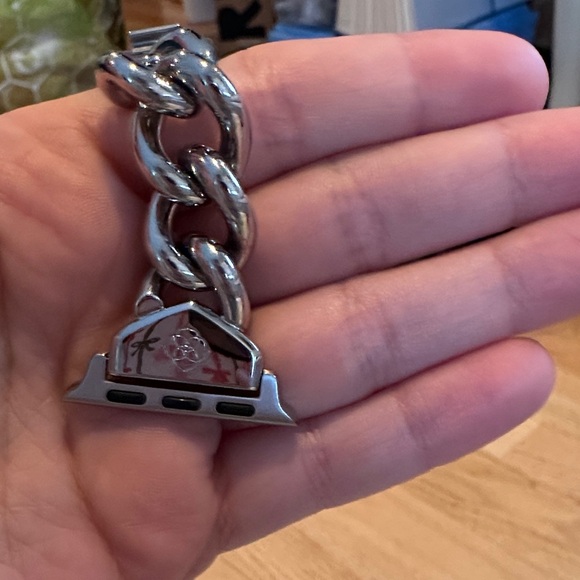 Kendra Scott Chain Link Apple Watch Band - Picture 4 of 5